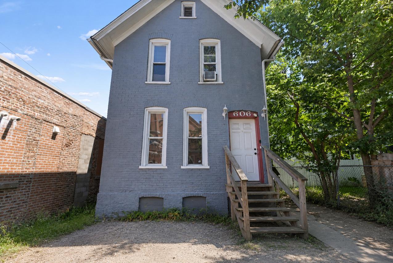 606 S 6th St., Rockford, IL 61104