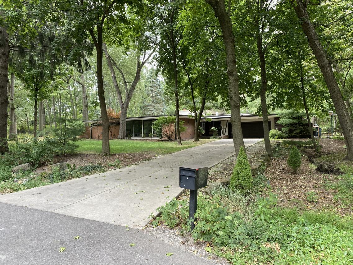 12616 S 83rd Ave., Palos Park, IL 60464