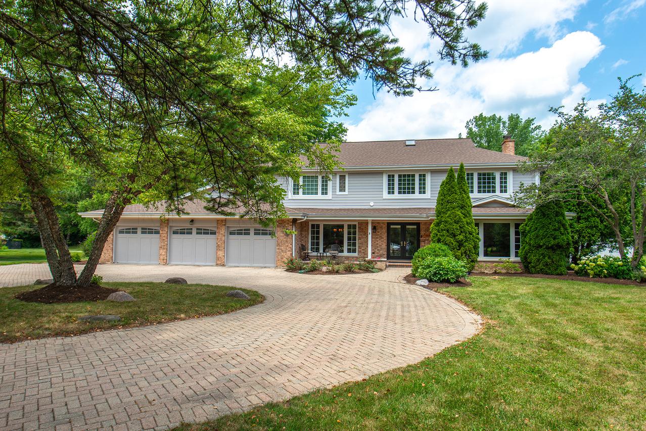 1091 Polo Dr., Lake Forest, IL 60045