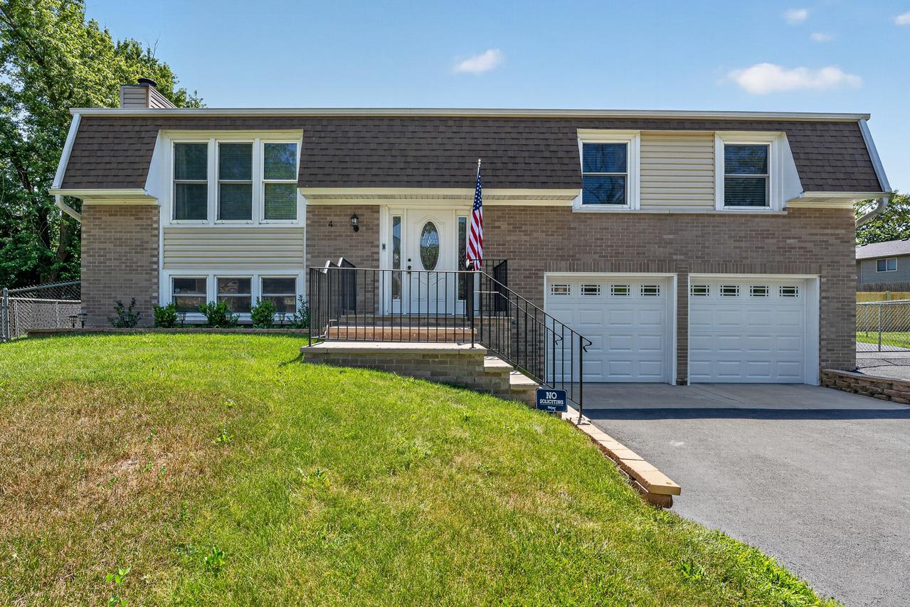 4 Devon Ct., Bolingbrook, IL 60440