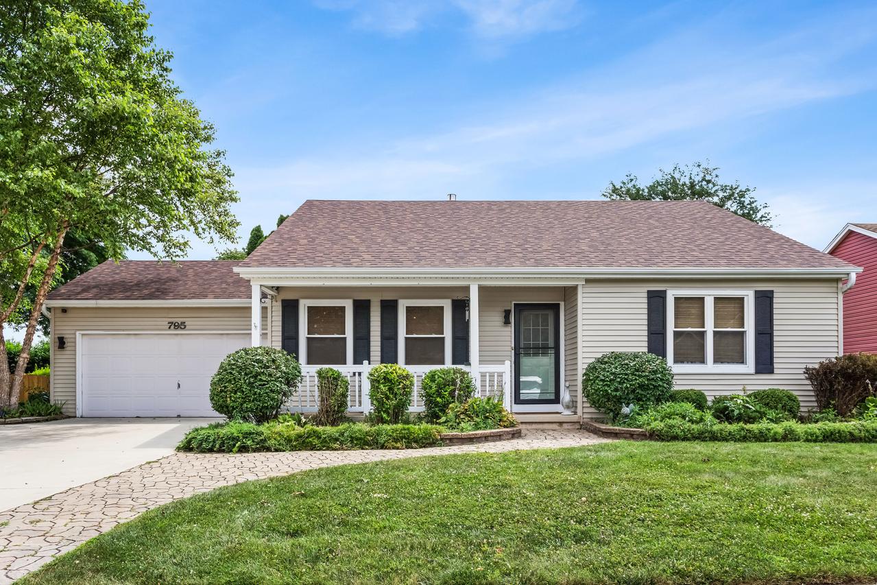 795 Springhill Ct., Elgin, IL 60120