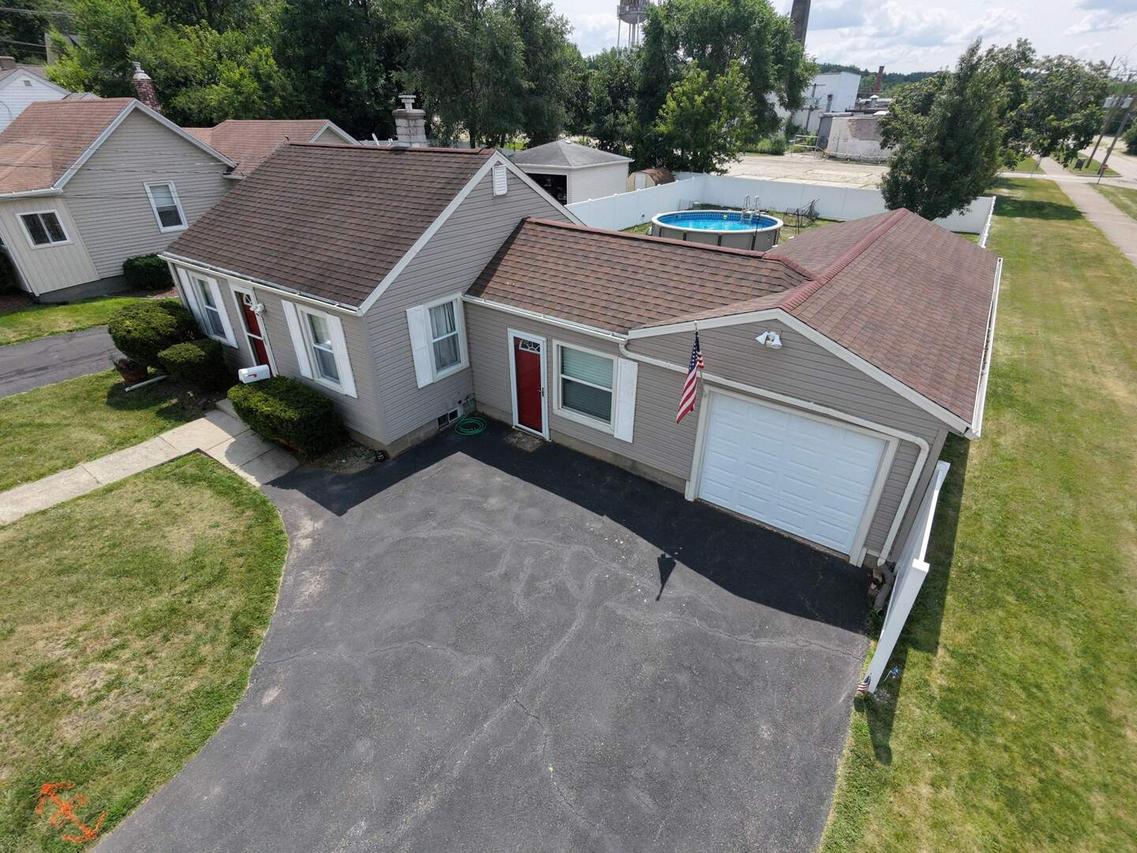 304 Johnson St., East Dundee, IL 60118