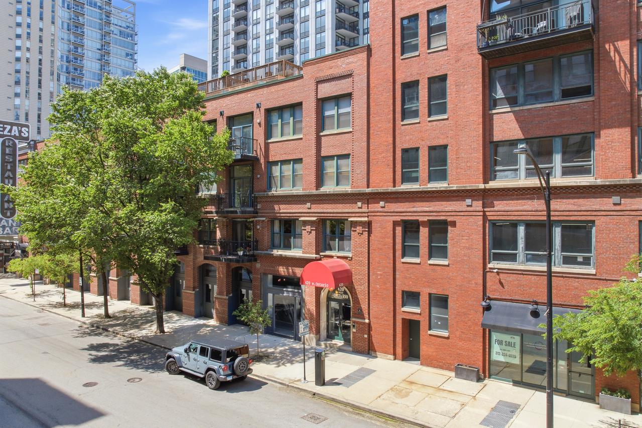 420 W Ontario St. #304, Chicago, IL 60654