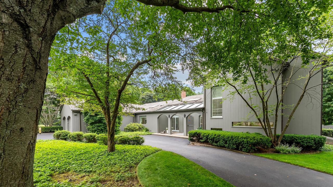 107 N Mayflower Rd., Lake Forest, IL 60045