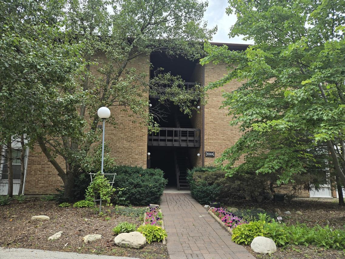 5544 E Lake Dr. #76-D, Lisle, IL 60532