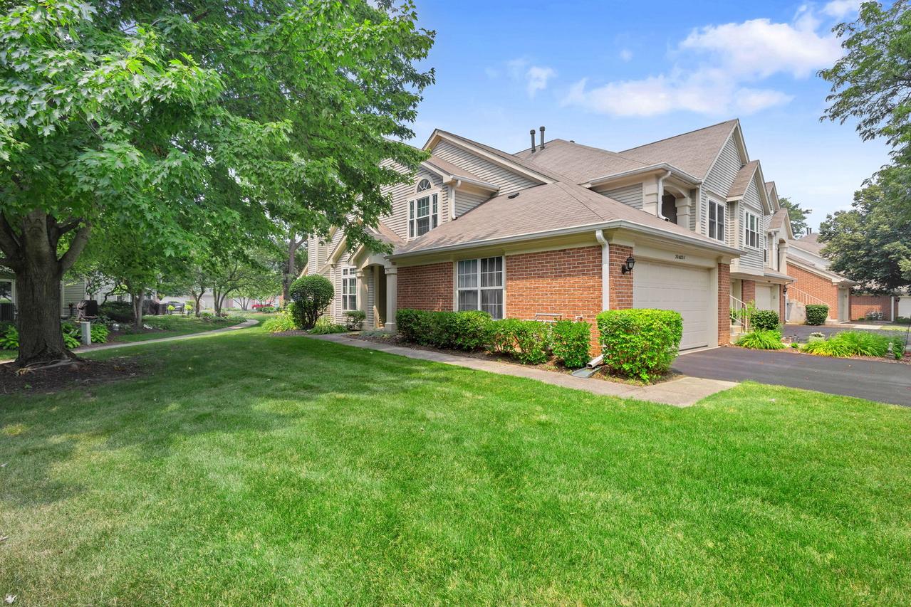 30W024 Cedar Ct. #024, Warrenville, IL 60555