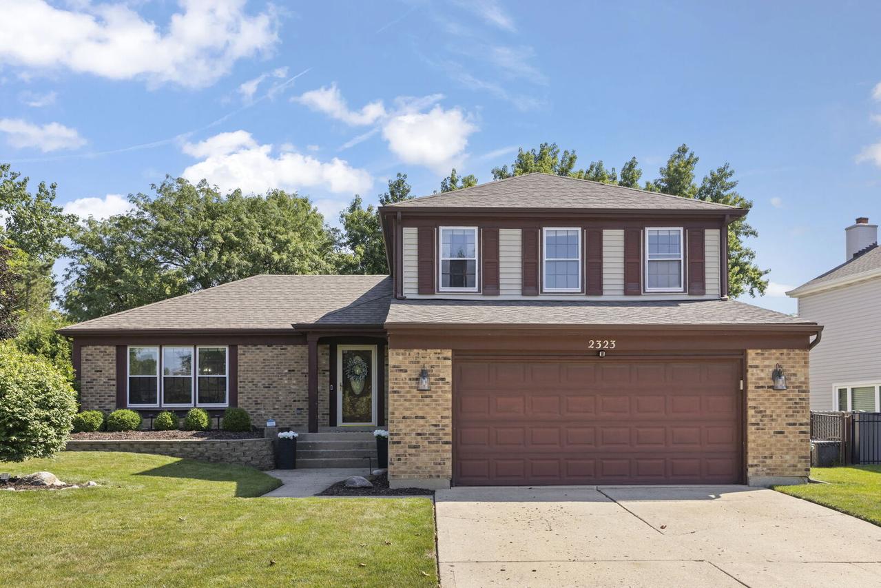 2323 Richmond Dr., Wheaton, IL 60189