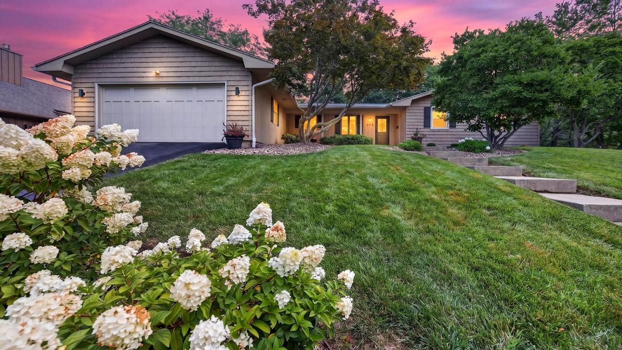 224 Fleetwood Dr., Bloomington, IL 61701