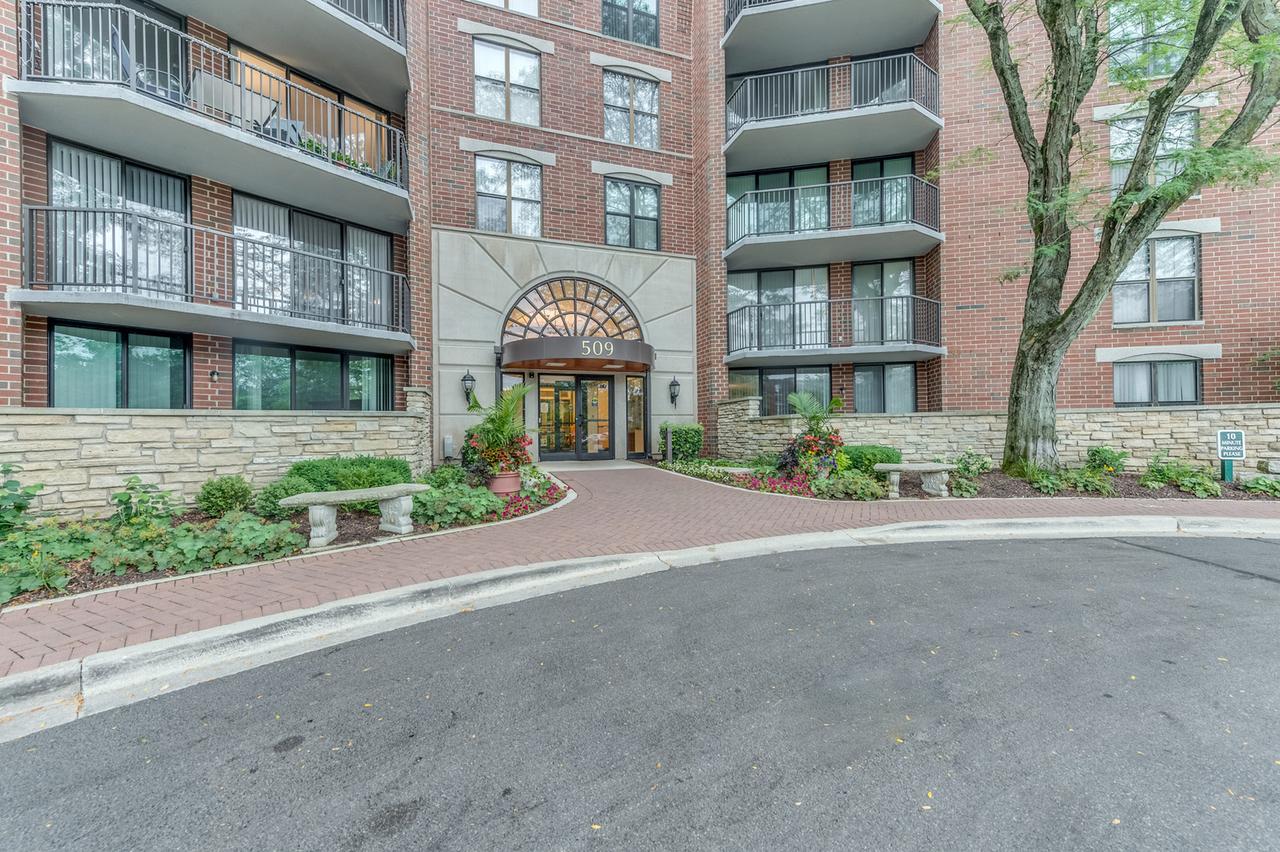 509 Aurora Ave. #205, Naperville, IL 60540