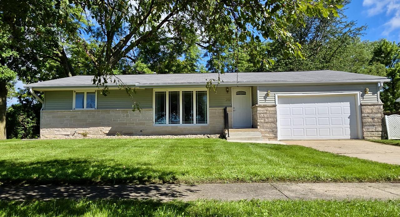 310 W 5th St., Gridley, IL 61744