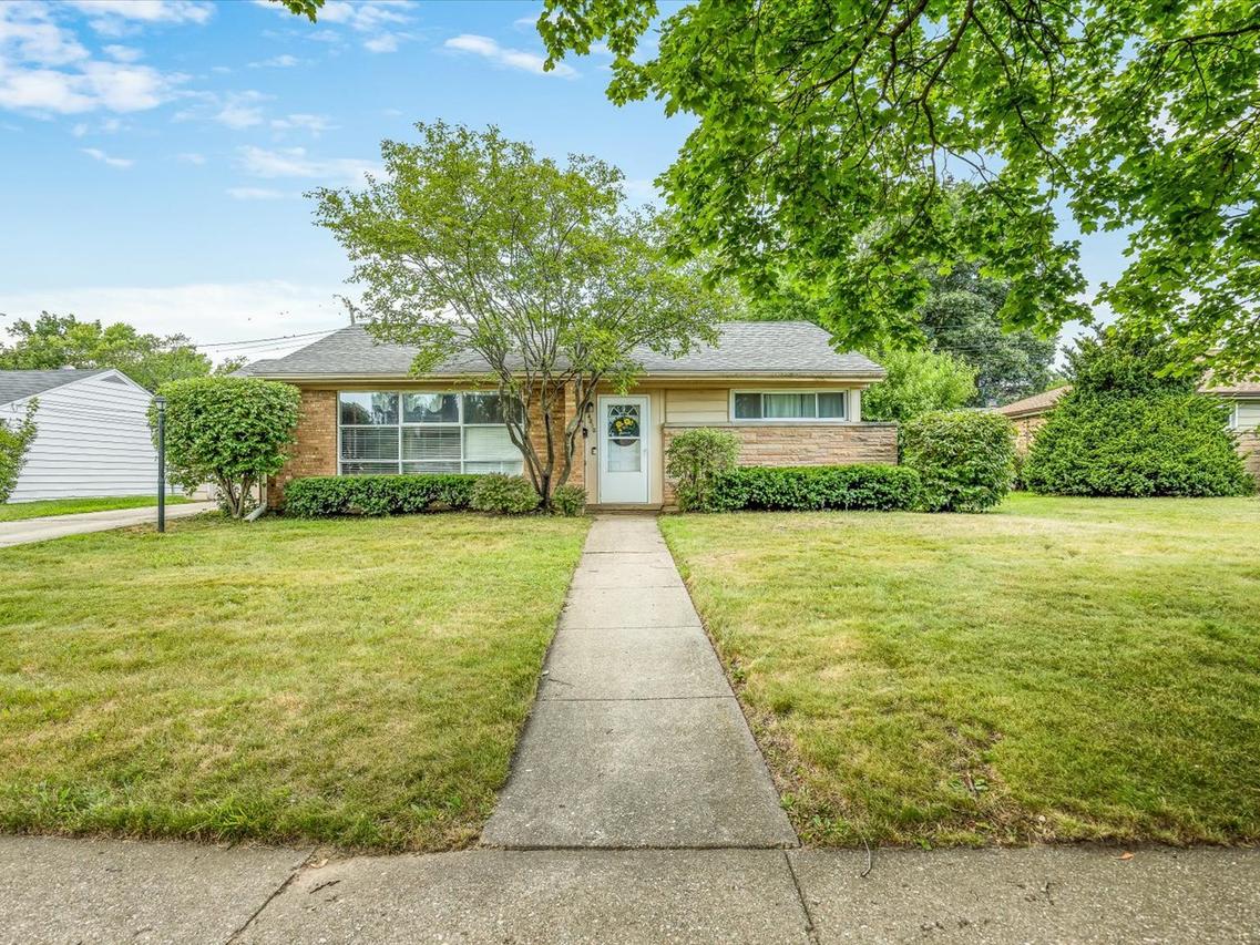 4210 Buckingham Dr., Rockford, IL 61107