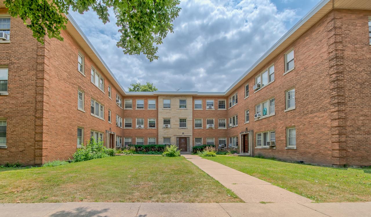 4821 Hull St. #2C, Skokie, IL 60077