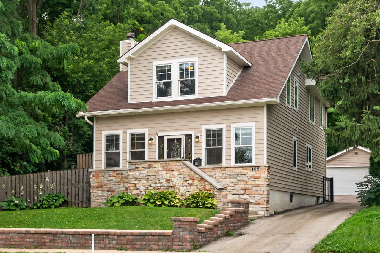 108 N Main St., Algonquin, IL 60102