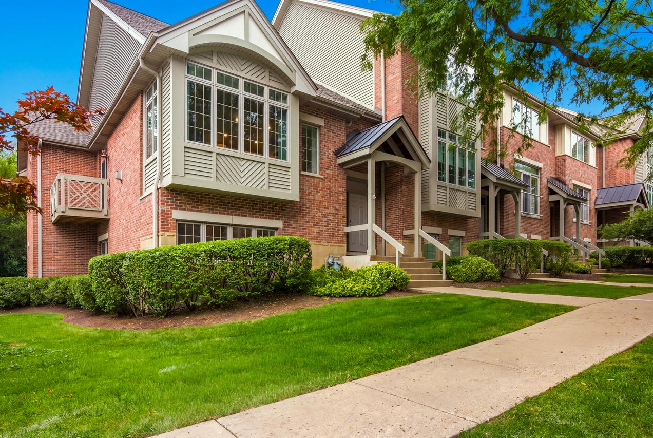60 E Hattendorf Ave., Roselle, IL 60172