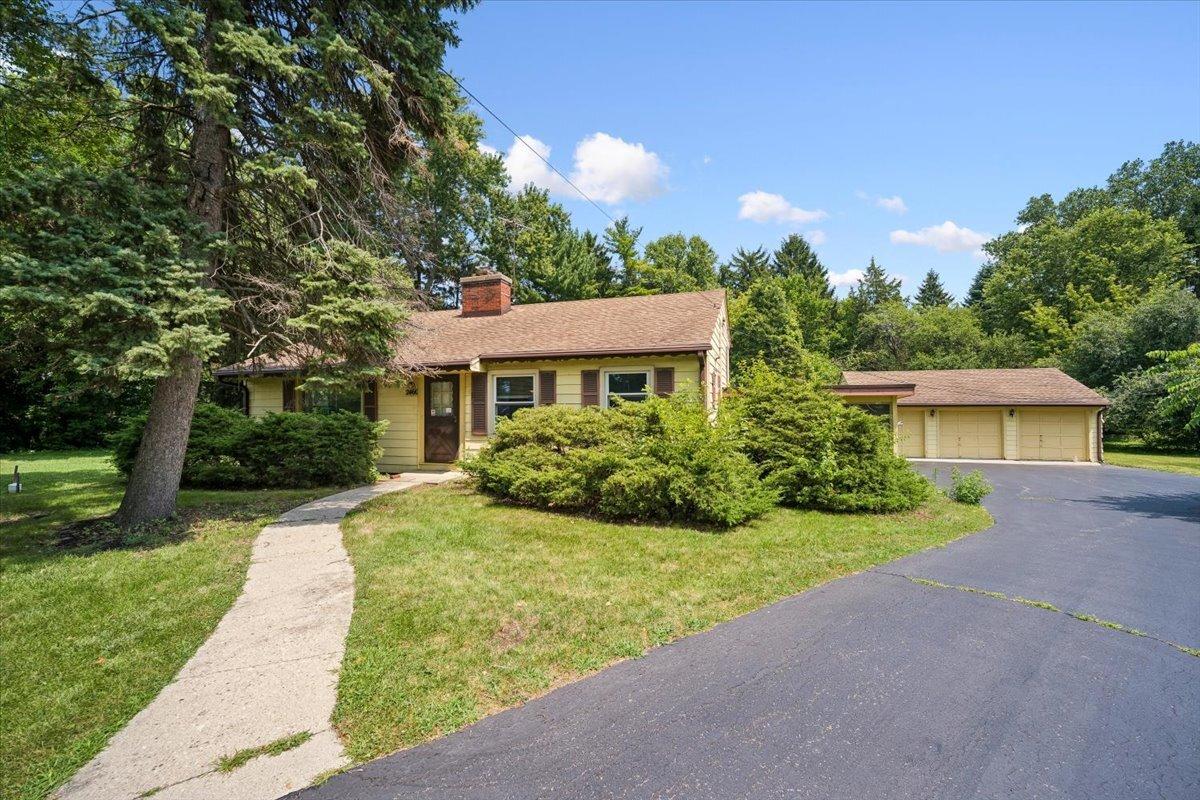 2460 S Benton St., Rolling Meadows, IL 60008