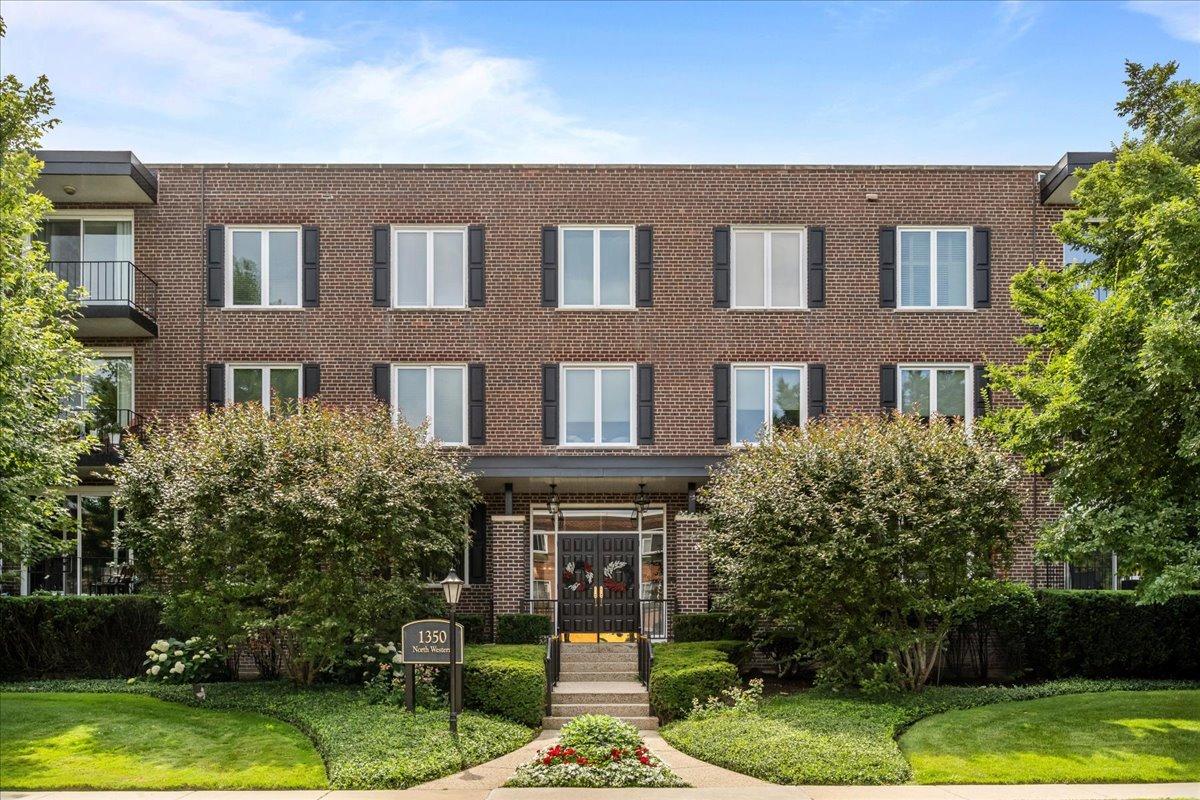 1350 N Western Ave. #111, Lake Forest, IL 60045