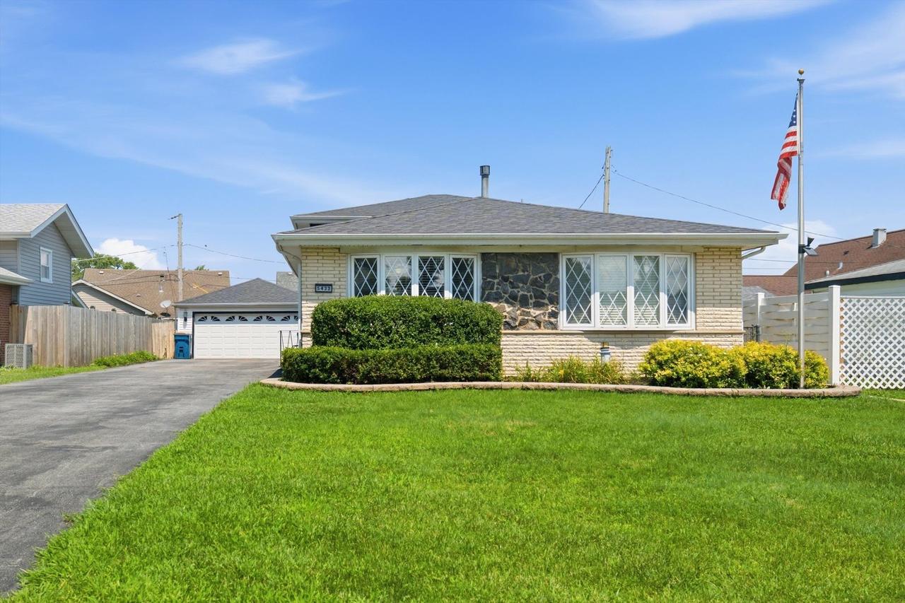 5432 137th St., Crestwood, IL 60418