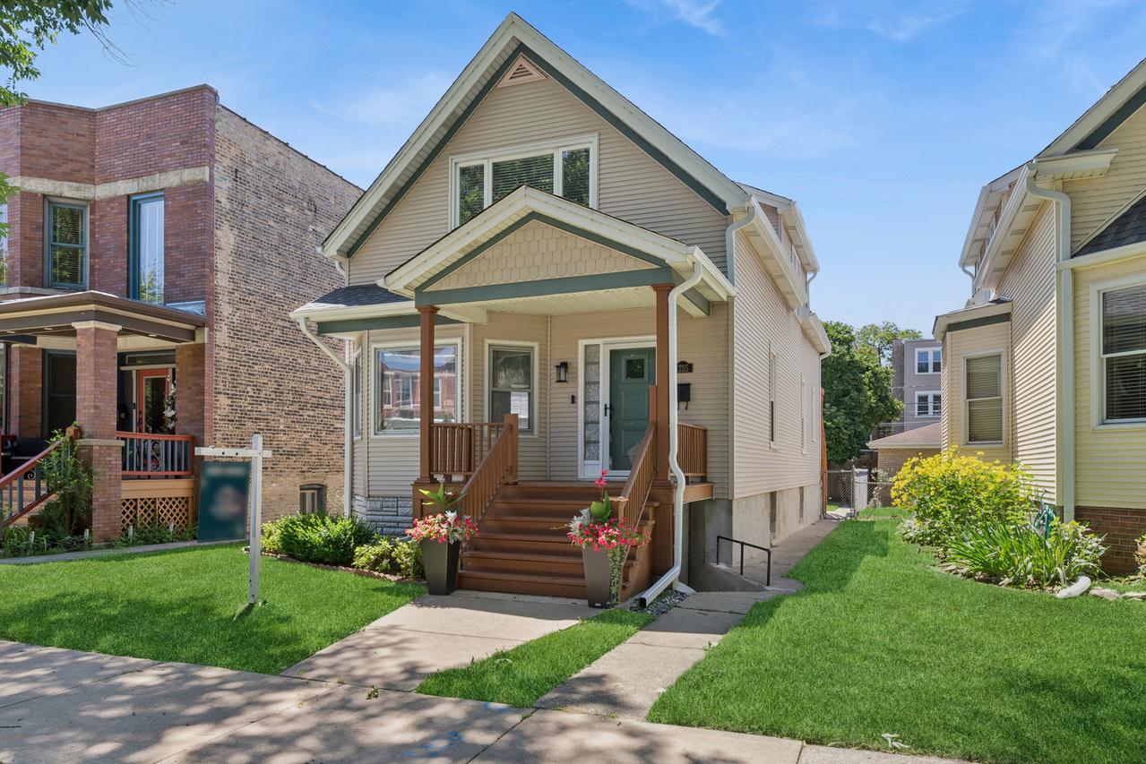 1735 W Farragut Ave., Chicago, IL 60640