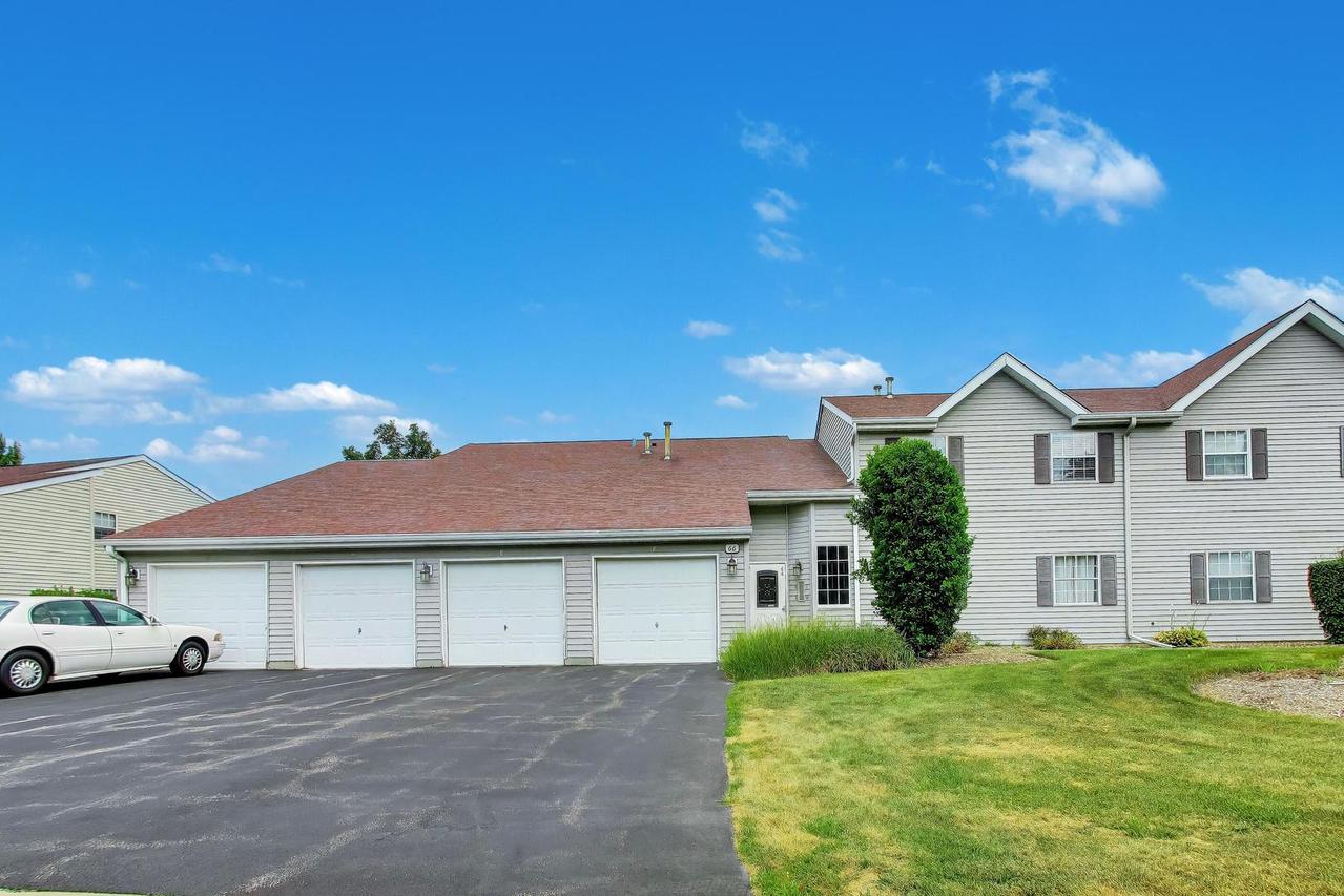 66 Gant Cir. #E, Streamwood, IL 60107