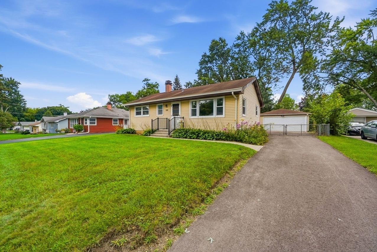 423 Lawrence Ave., Grayslake, IL 60030