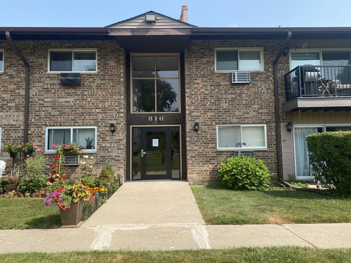 816 E Old Willow Rd. #209, Prospect Heights, IL 60070