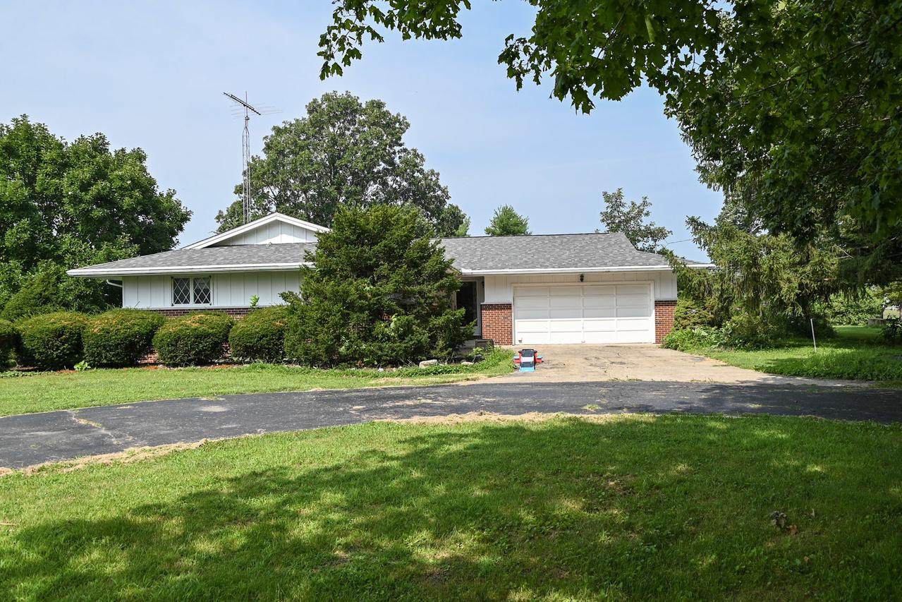 621 S Oakwood St., Oakwood, IL 61858