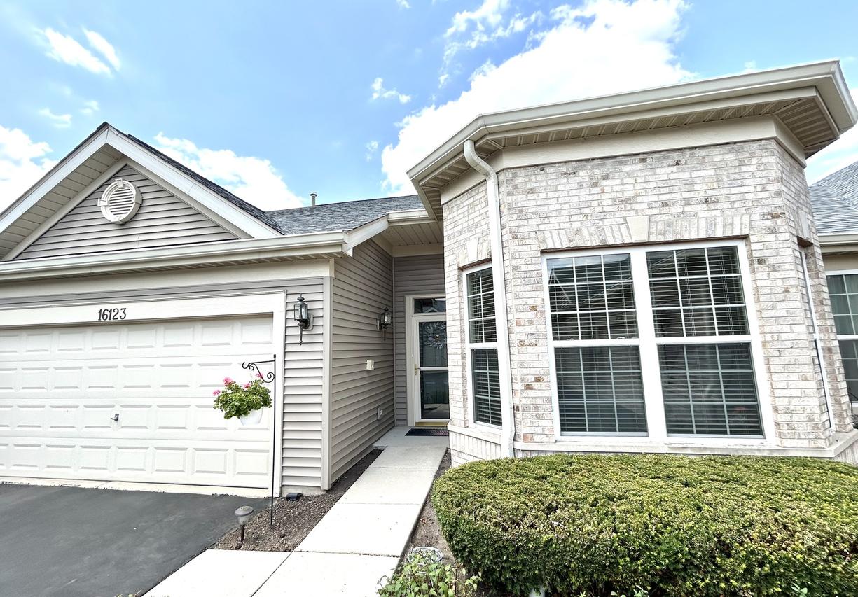 16123 Powderhorn Lake Way, Crest Hill, IL 60403
