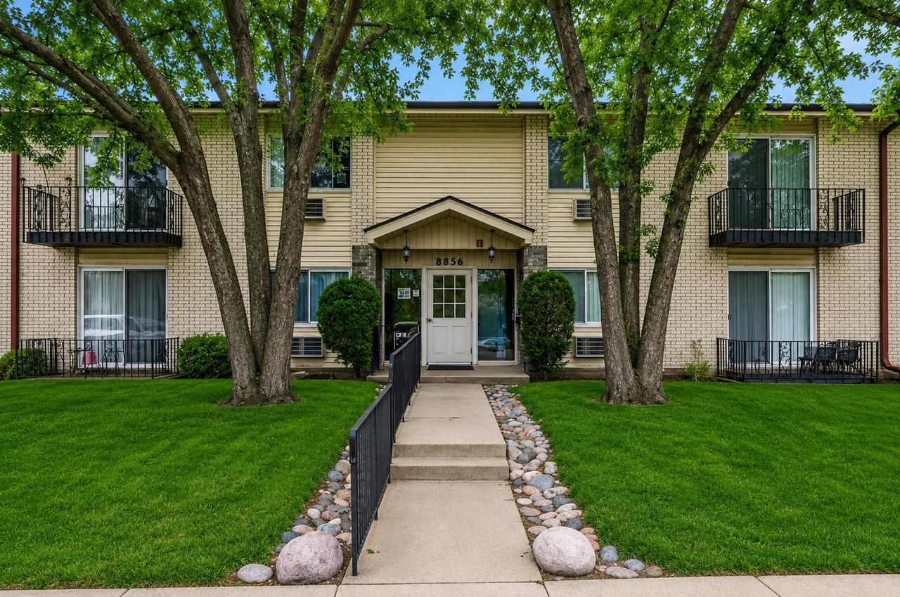 8856 Northshore Dr. #201A, Des Plaines, IL 60016