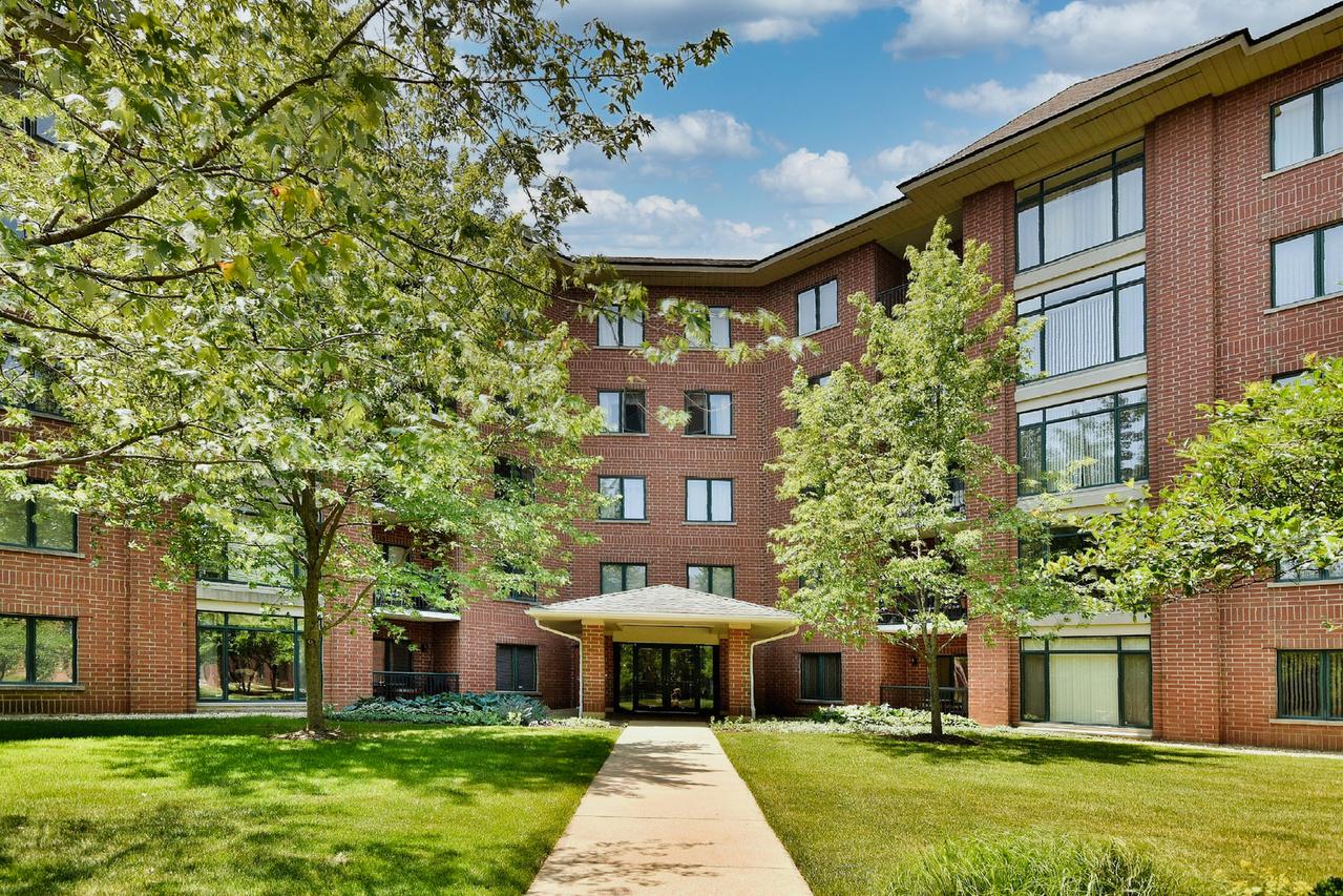 865 E 22nd. St. #102, Lombard, IL 60148