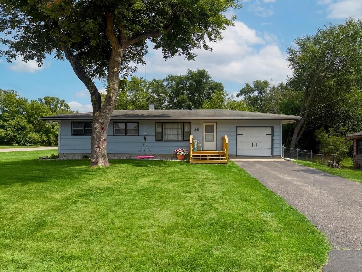 223 Lakewood Dr., Antioch, IL 60002