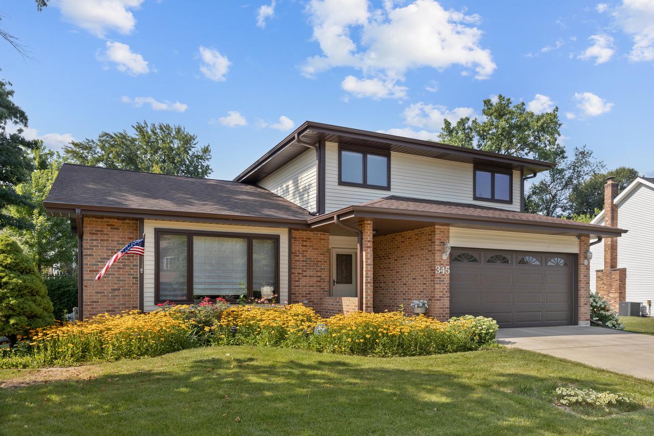 345 Mayfair Dr., Aurora, IL 60504