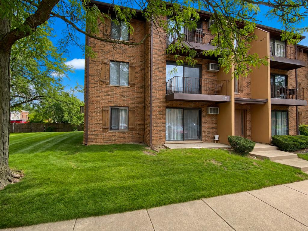 621 N Briar Hill Ln. #4, Addison, IL 60101