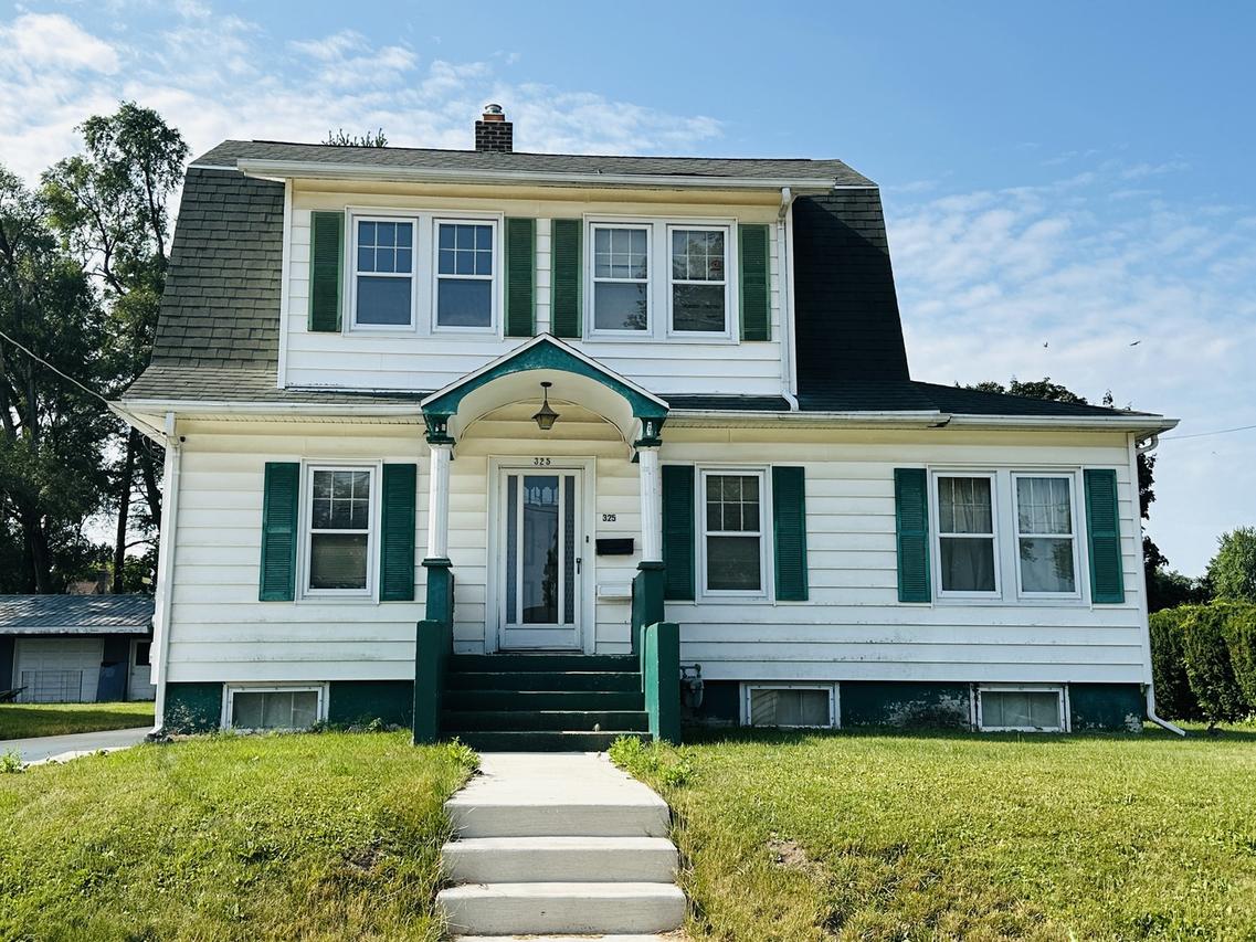 325 W Moseley St., Freeport, IL 61032