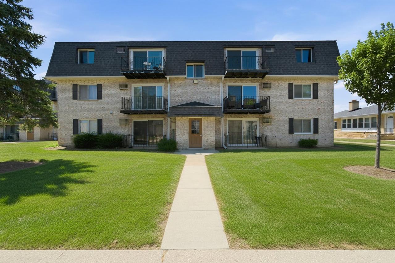 1311 N Baldwin Ct. #3A, Palatine, IL 60074
