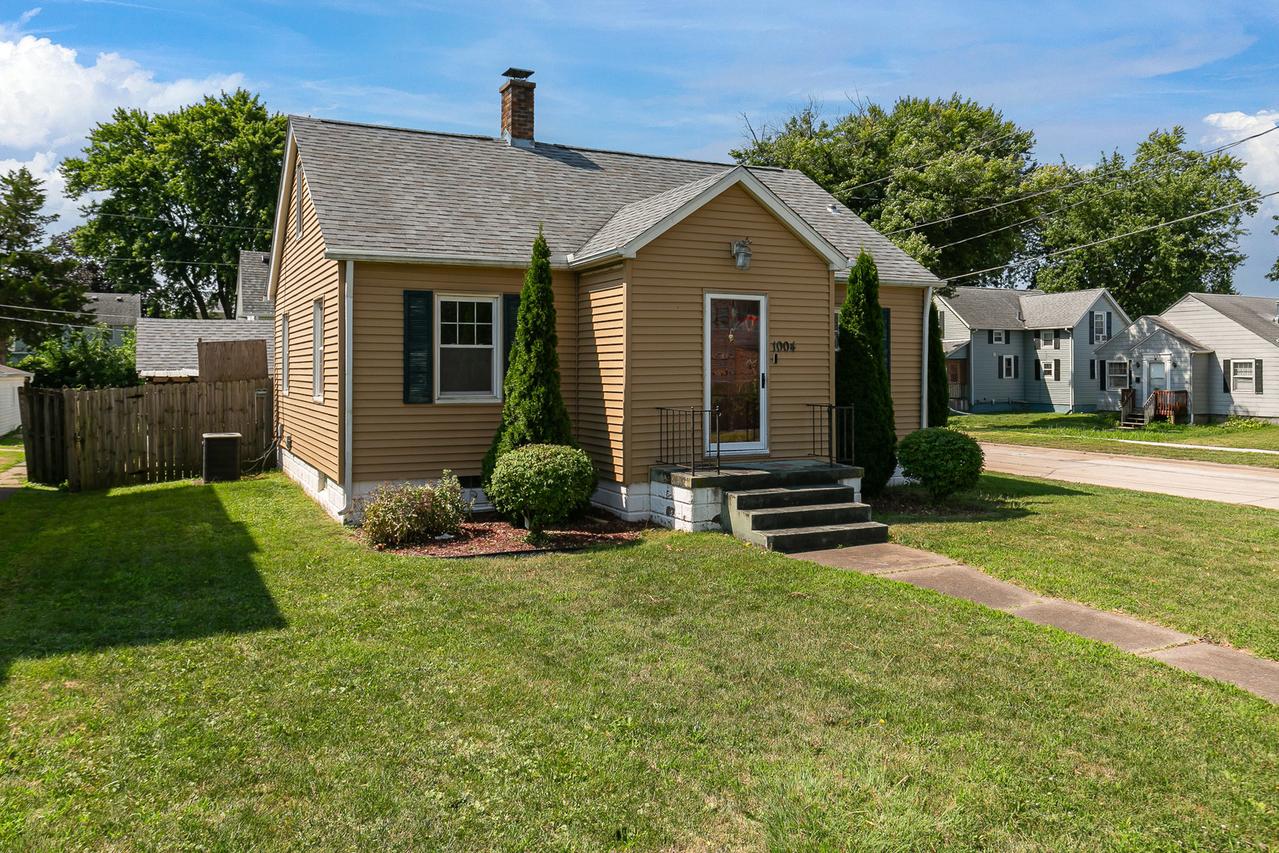 1004 16th Ave., Moline, IL 61265
