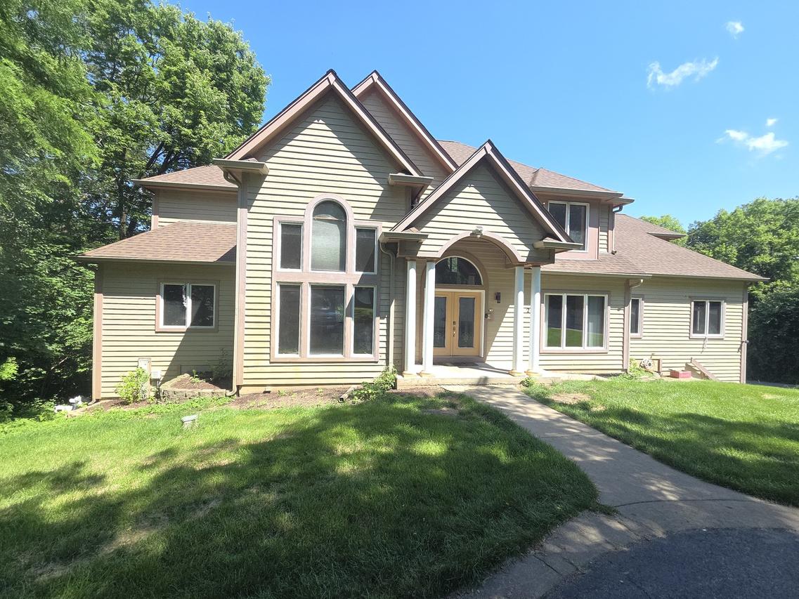 2 Echowood Dr., Algonquin, IL 60102