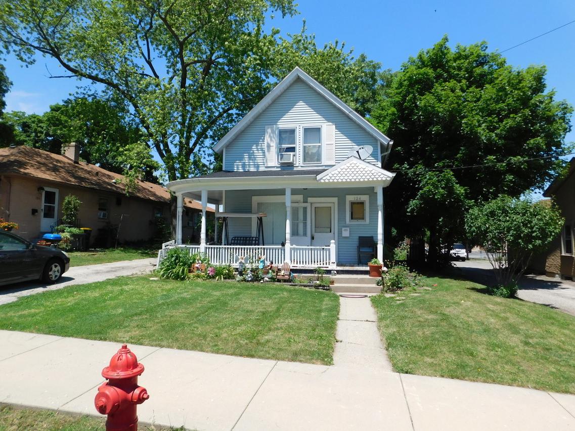 124 Cary St., Cary, IL 60013