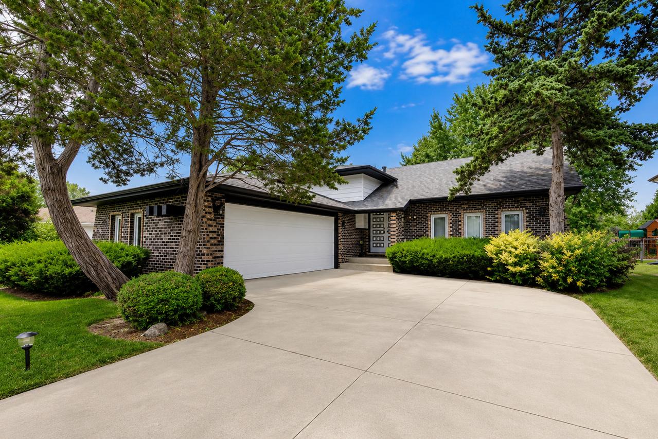 22160 Scott Dr., Richton Park, IL 60471