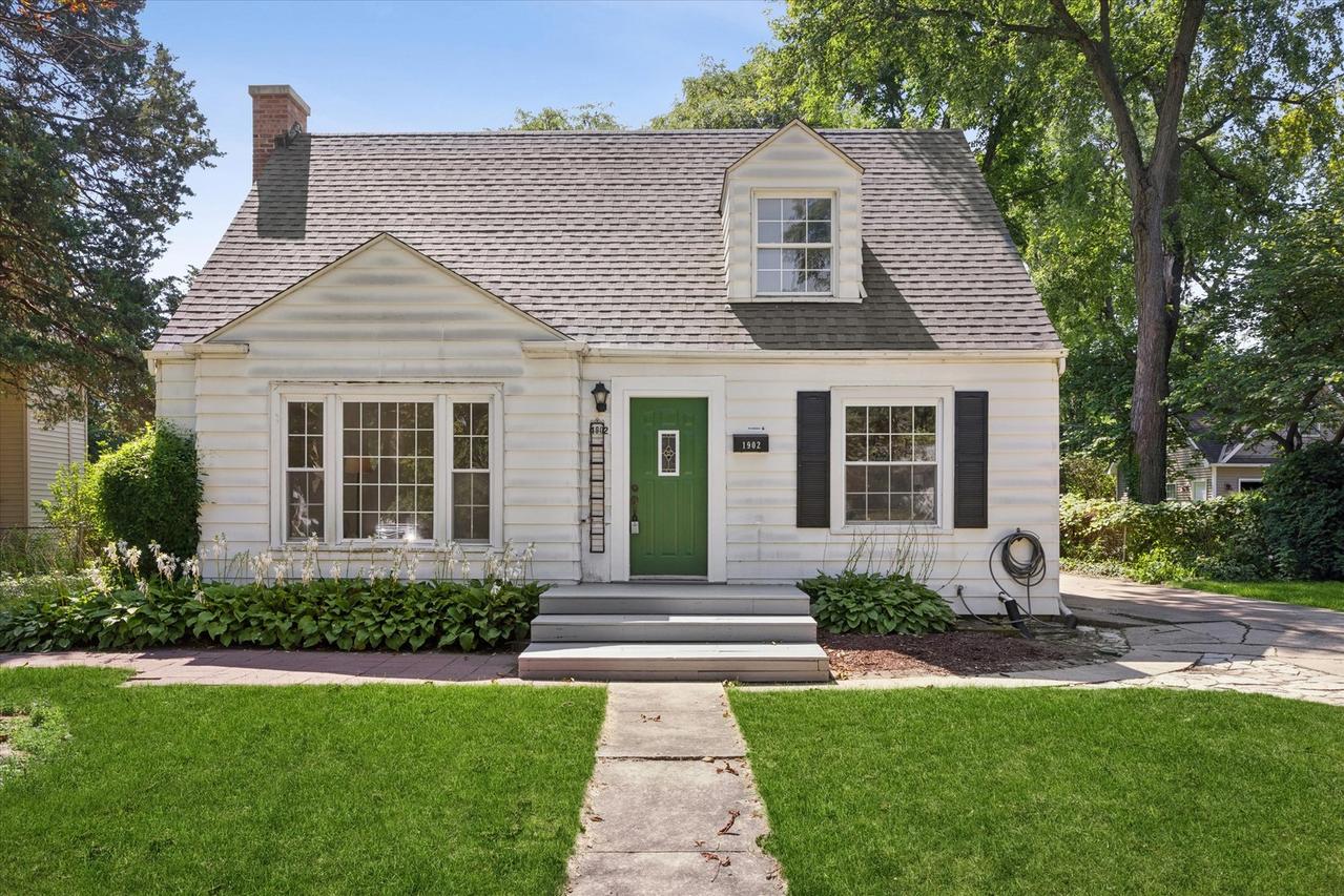 1902 E Indiana St., Wheaton, IL 60187