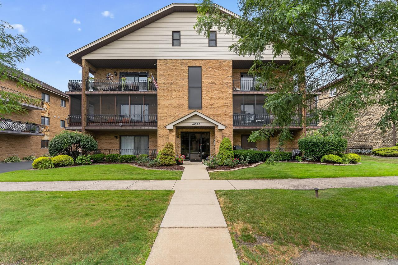 16820 81st Ave. #1N, Tinley Park, IL 60477