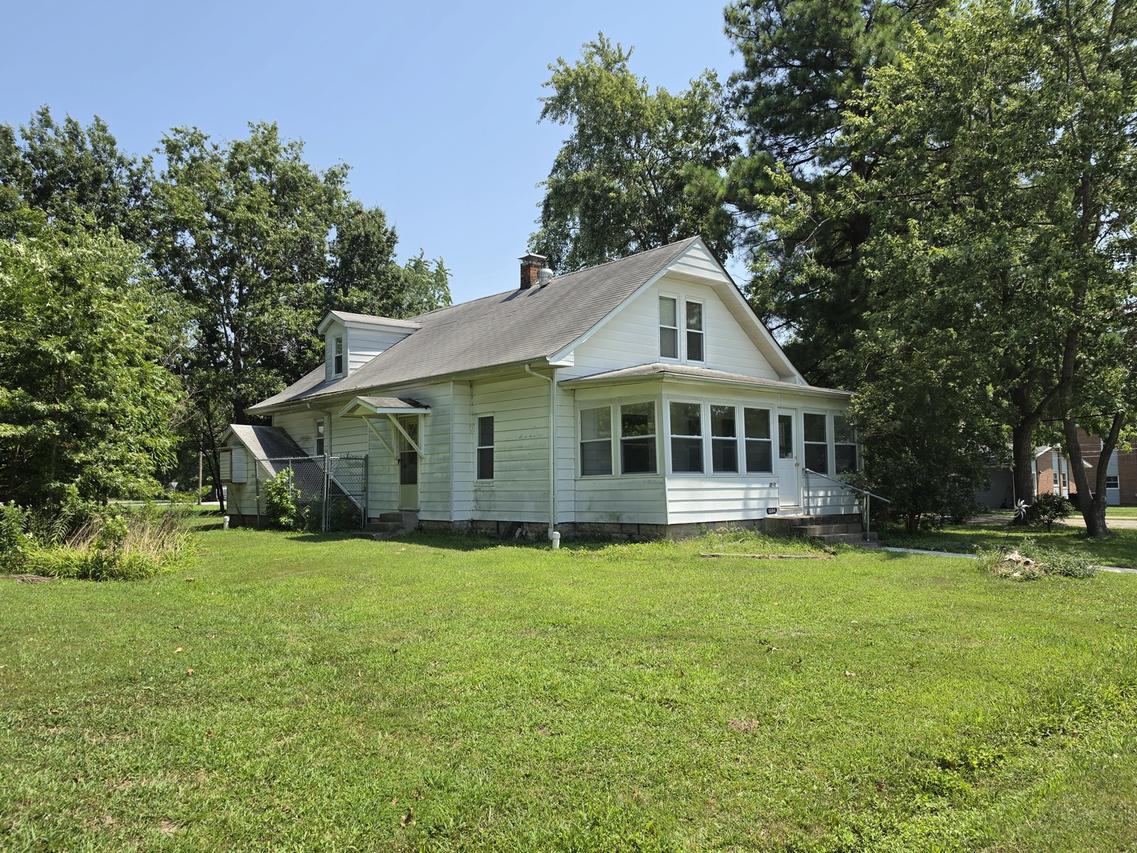 1204 N Dawley St., Salem, IL 62881