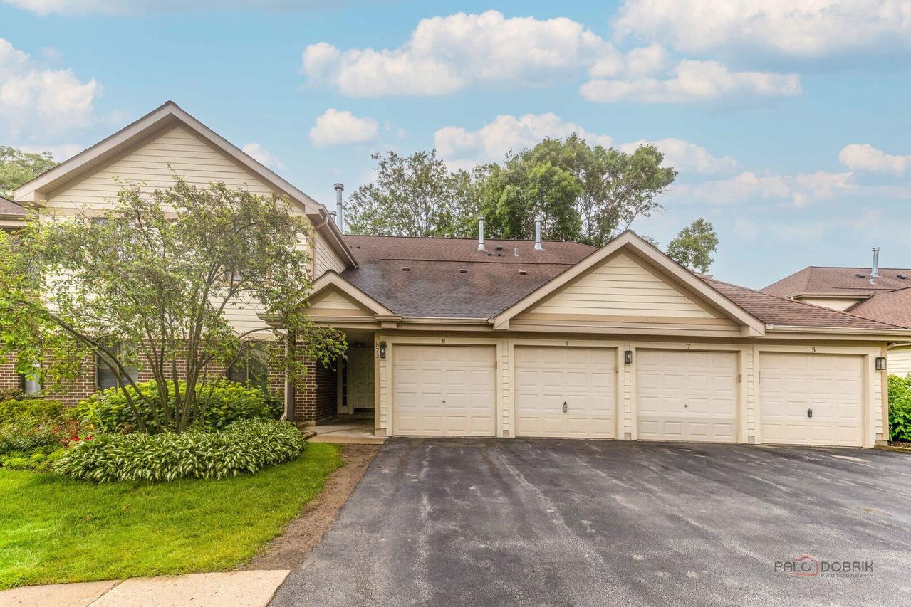 823 E Coach Rd. #6, Palatine, IL 60074