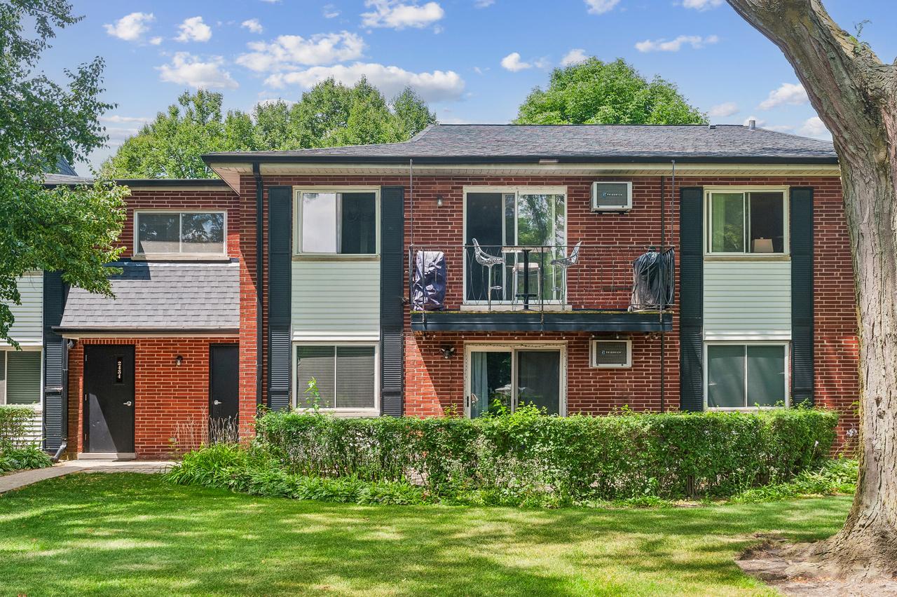 2434 Brandenberry Ct. #2A, Arlington Heights, IL 60004