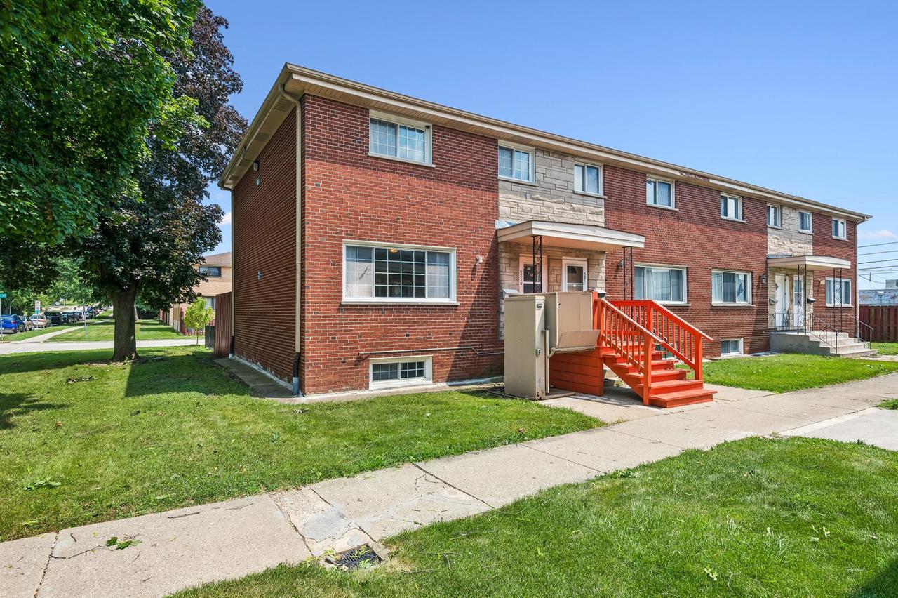 521 James Ct. #A, Glendale Heights, IL 60139