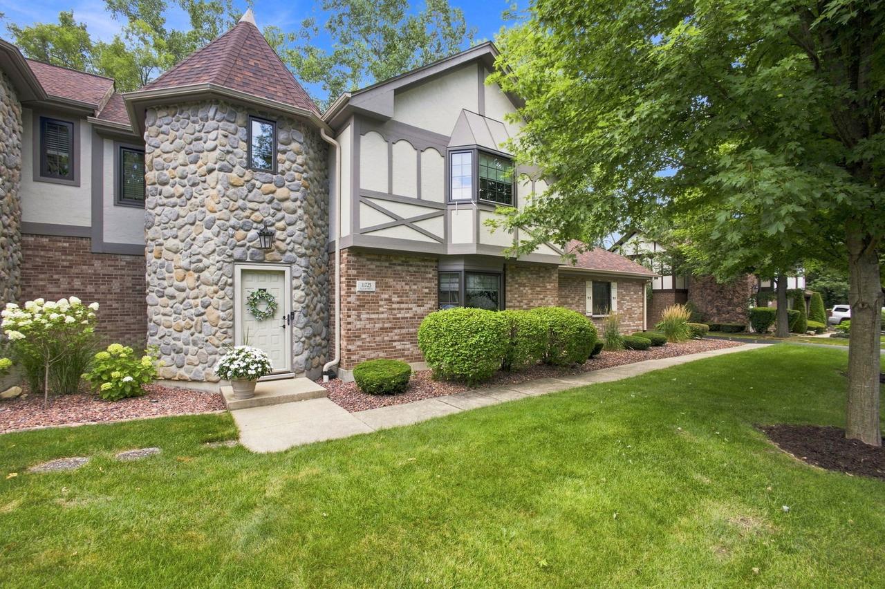 11725 S Black Forest Ln., Palos Park, IL 60464
