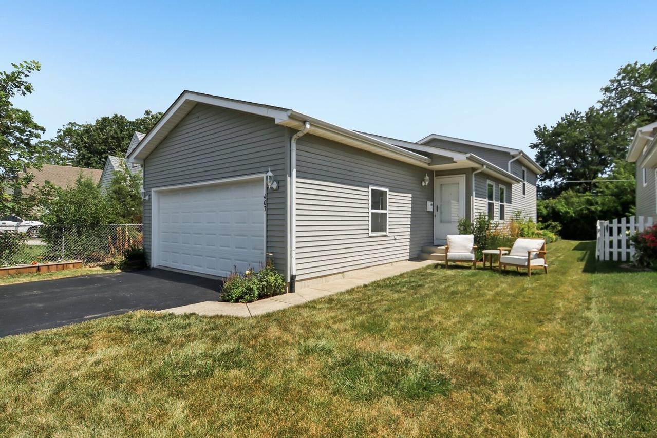407 Grandview Dr., Round Lake Park, IL 60073