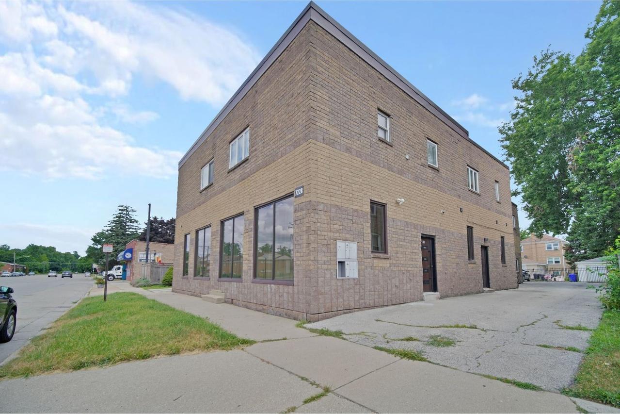 7228 39th St. #1E, Lyons, IL 60534