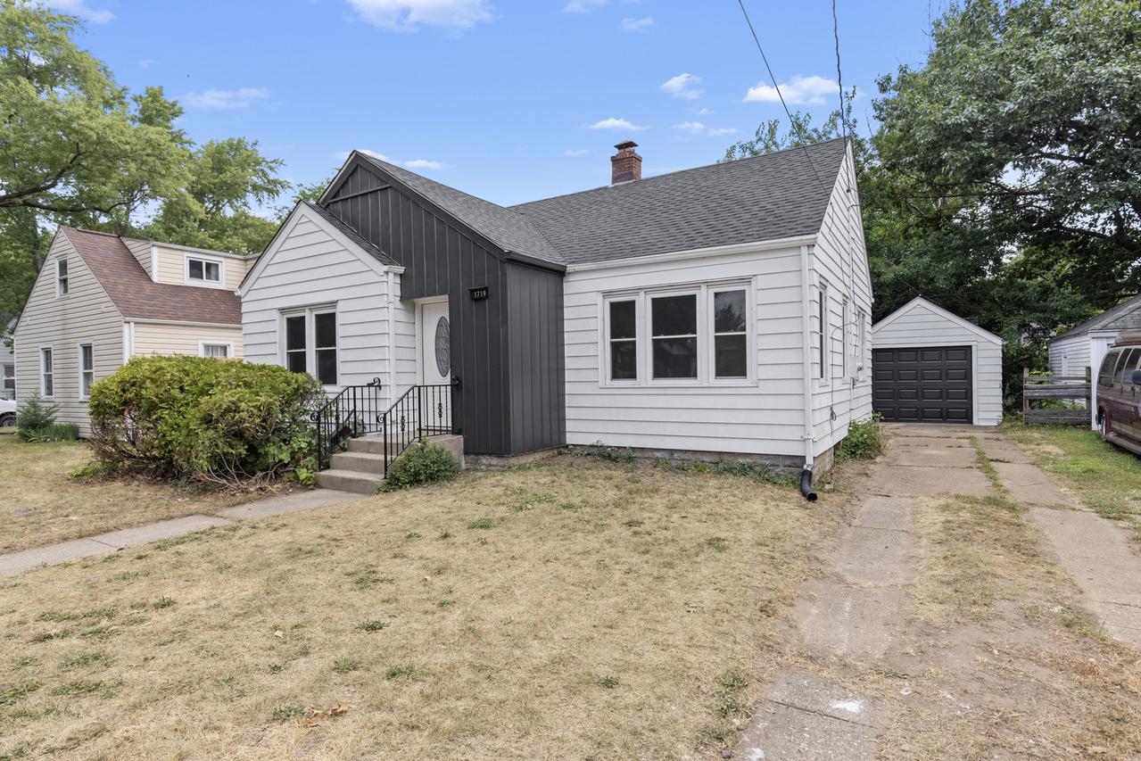 1719 Carney Ave., Rockford, IL 61103