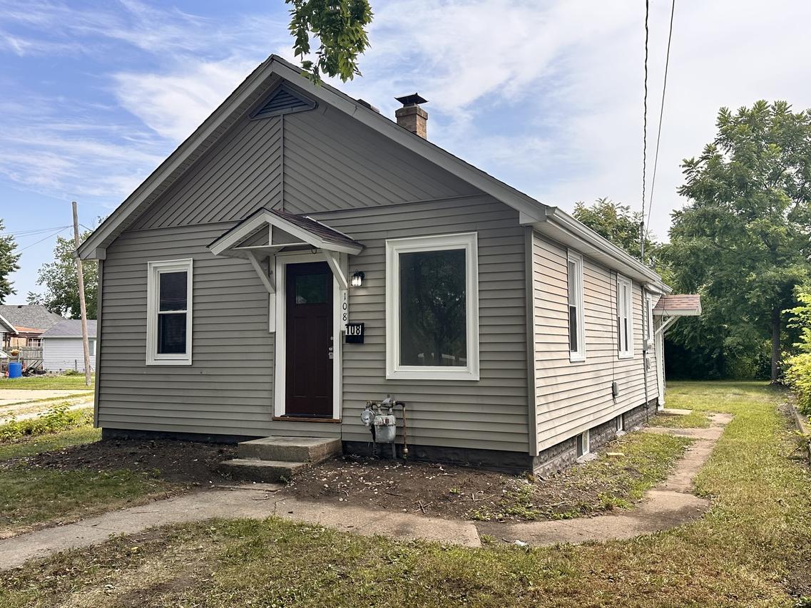 108 18th Ave., Naplate, IL 61350