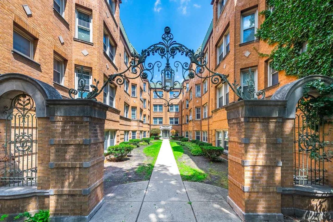 850 Washington Blvd. #2, Oak Park, IL 60302